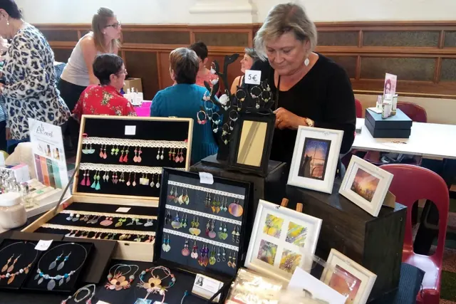 Le stand d'Aquarelland sur un marché d'artisans